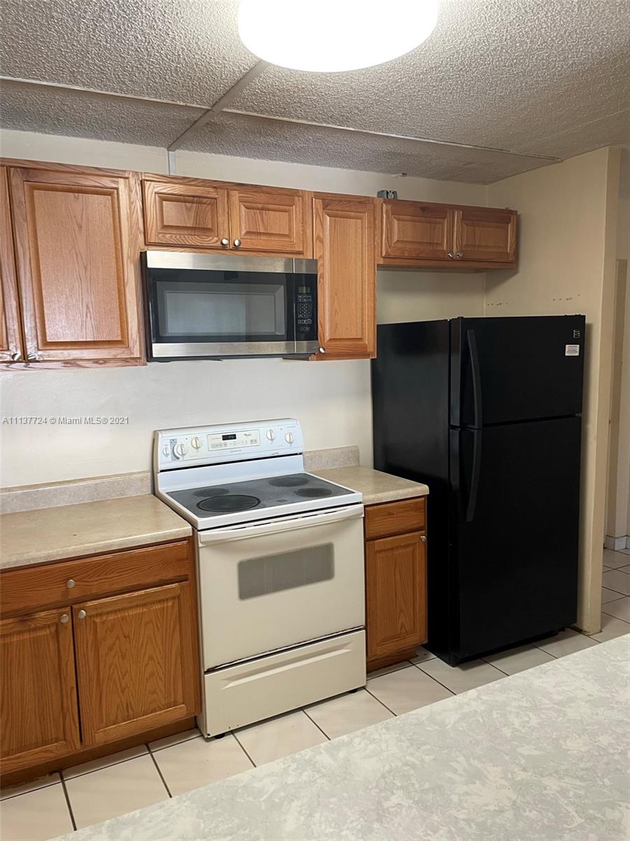 NARANJA LAKES CONDO NO 5 - Residential