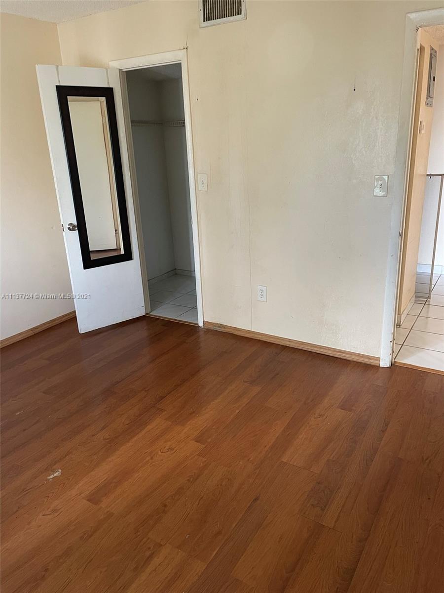 NARANJA LAKES CONDO NO 5 - Residential