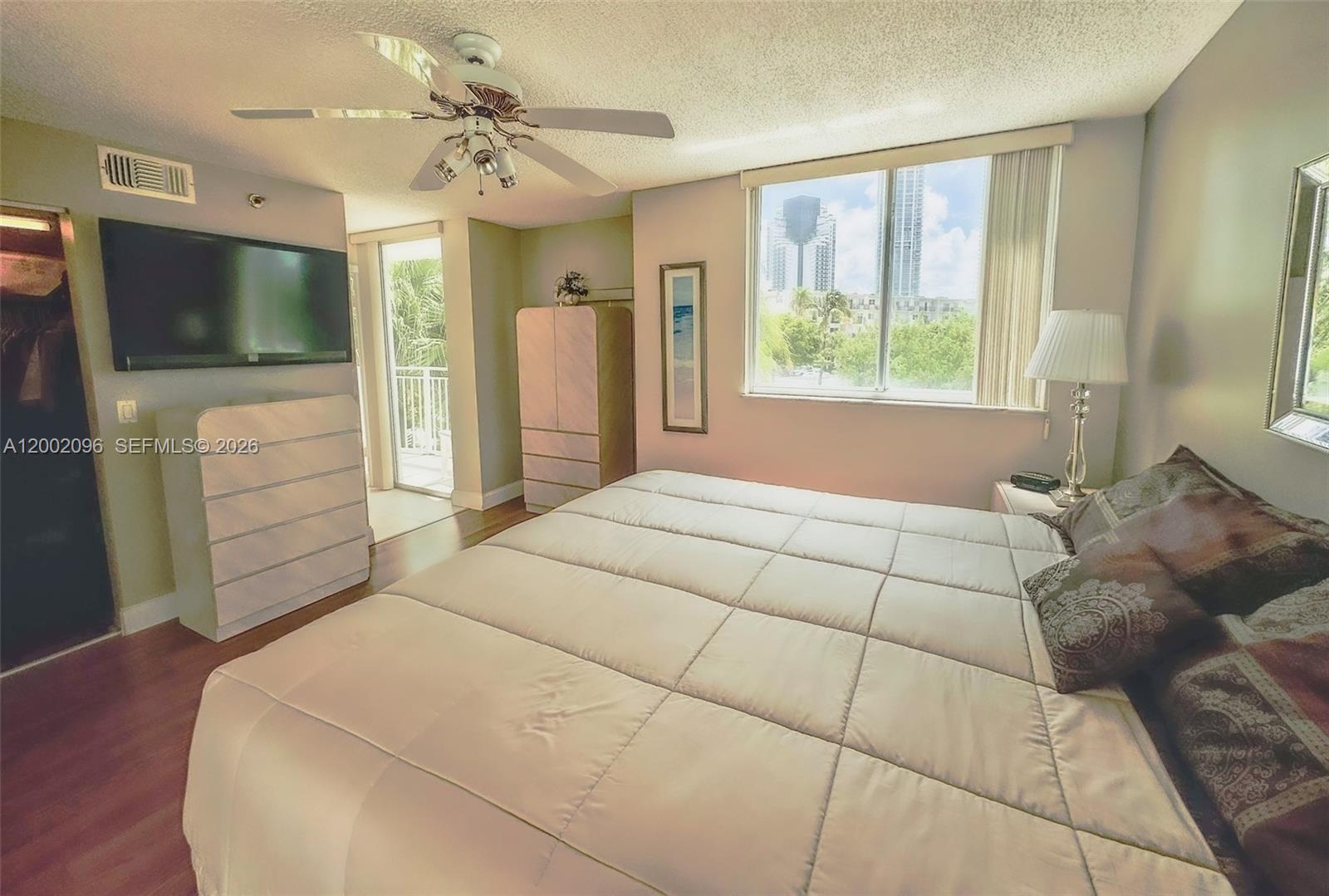 LE MONTCALM CONDO - Residential