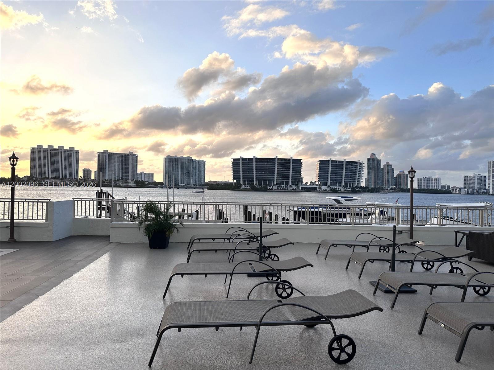LE MONTCALM CONDO - Residential