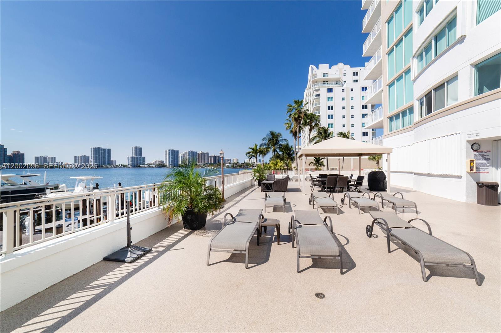 LE MONTCALM CONDO - Residential