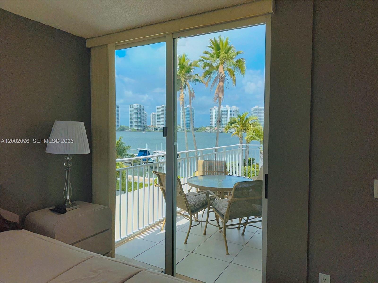 LE MONTCALM CONDO - Residential