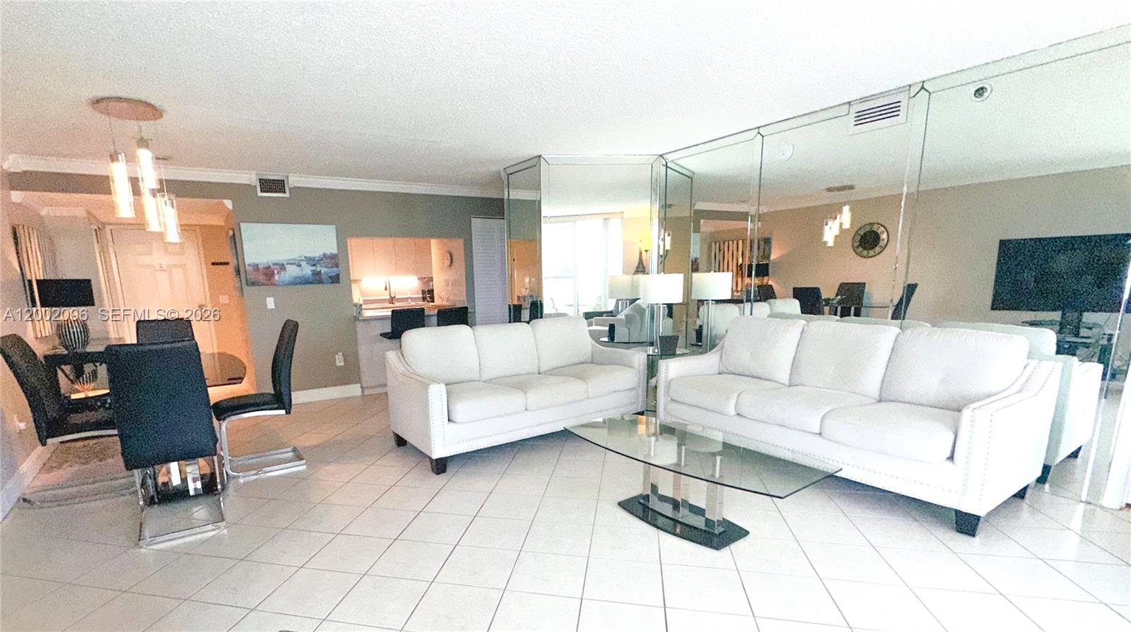LE MONTCALM CONDO - Residential