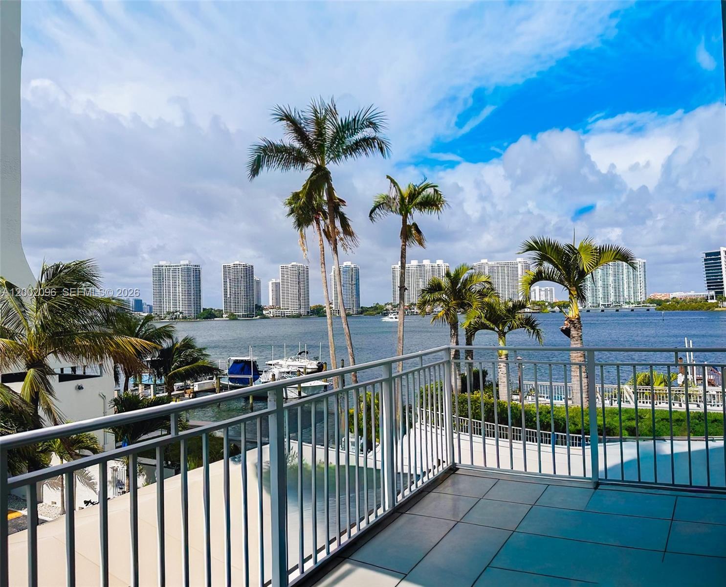 LE MONTCALM CONDO - Residential