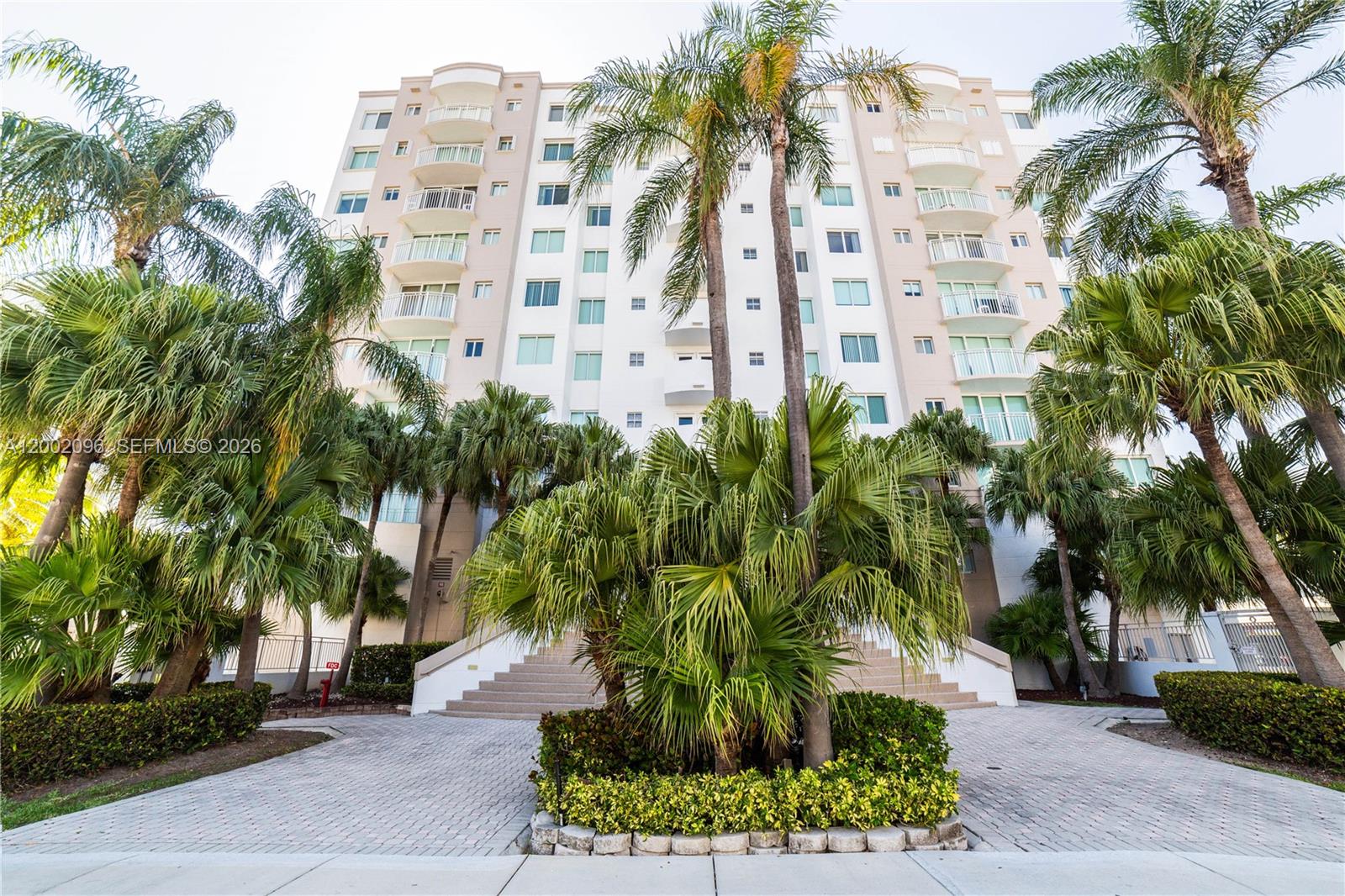 LE MONTCALM CONDO - Residential