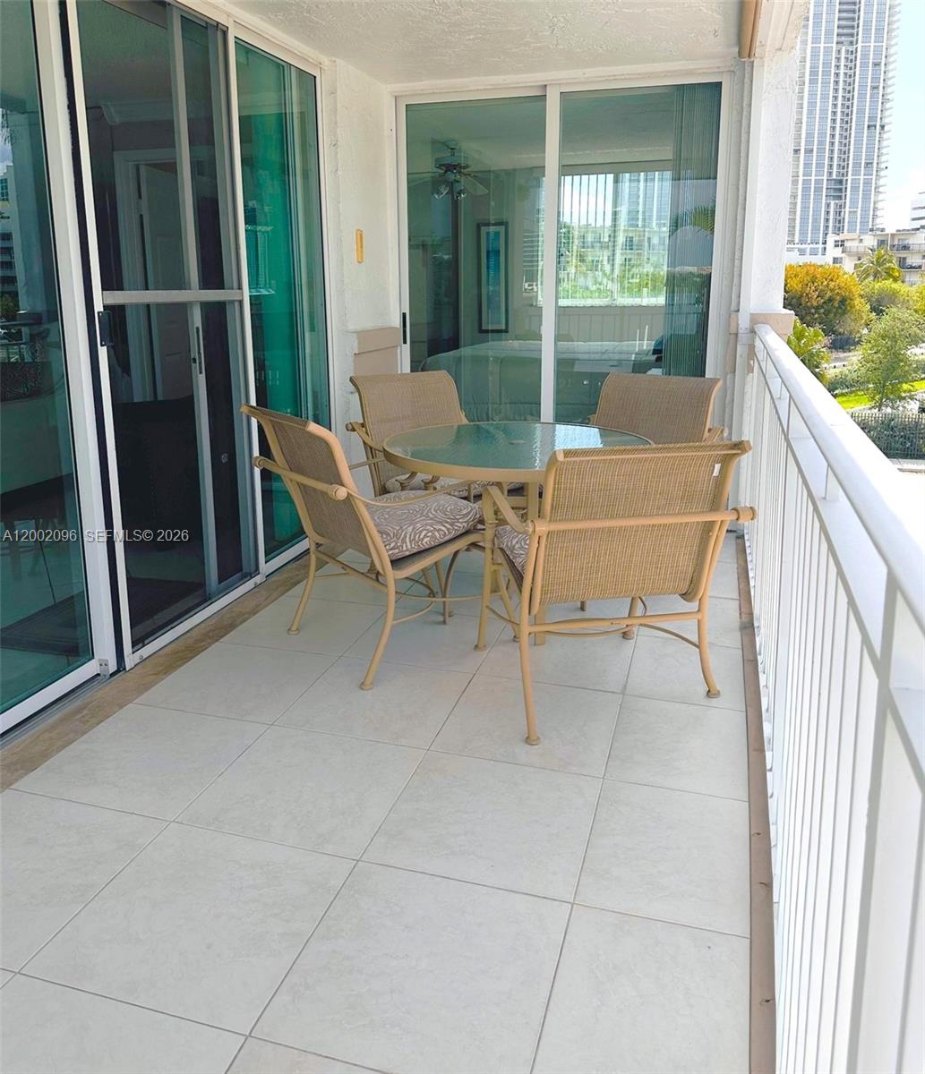 LE MONTCALM CONDO - Residential