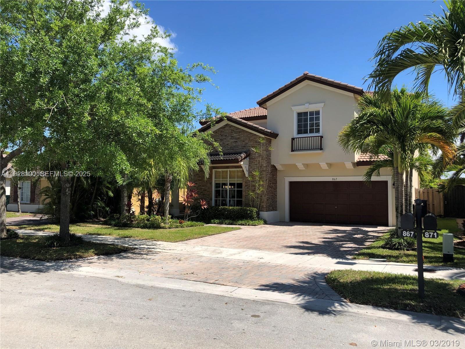 Beautiful modern 2 story 4 bedroom 2.5 bath home in very quiet area of area. Spacious and open living areas, and bedrooms, tile floors, great open kitchen with stainless steel appliances, laundry room upstair, double garage. Fenced backyard with awning and room for pool. No association fees
Close to main expressways, shopping and restaurants