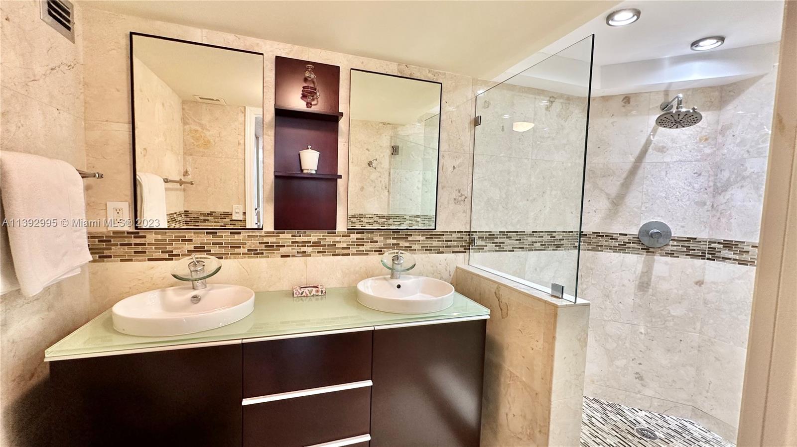 BRICKELL PLACE CONDO - Residential Lease
