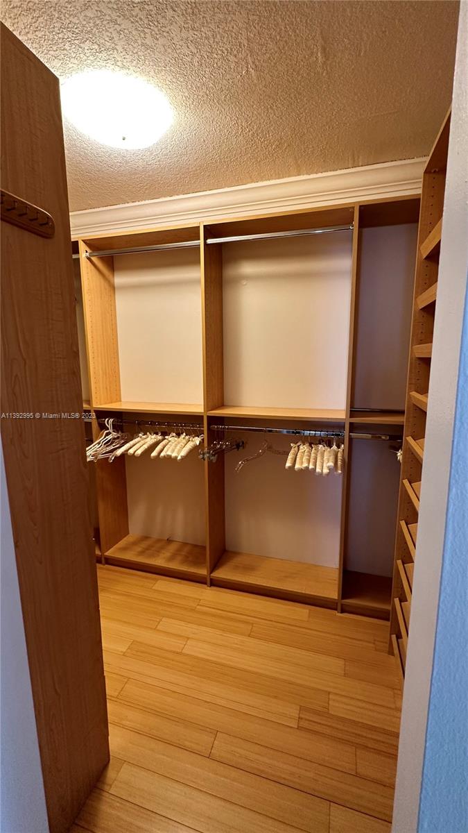 BRICKELL PLACE CONDO - Residential Lease