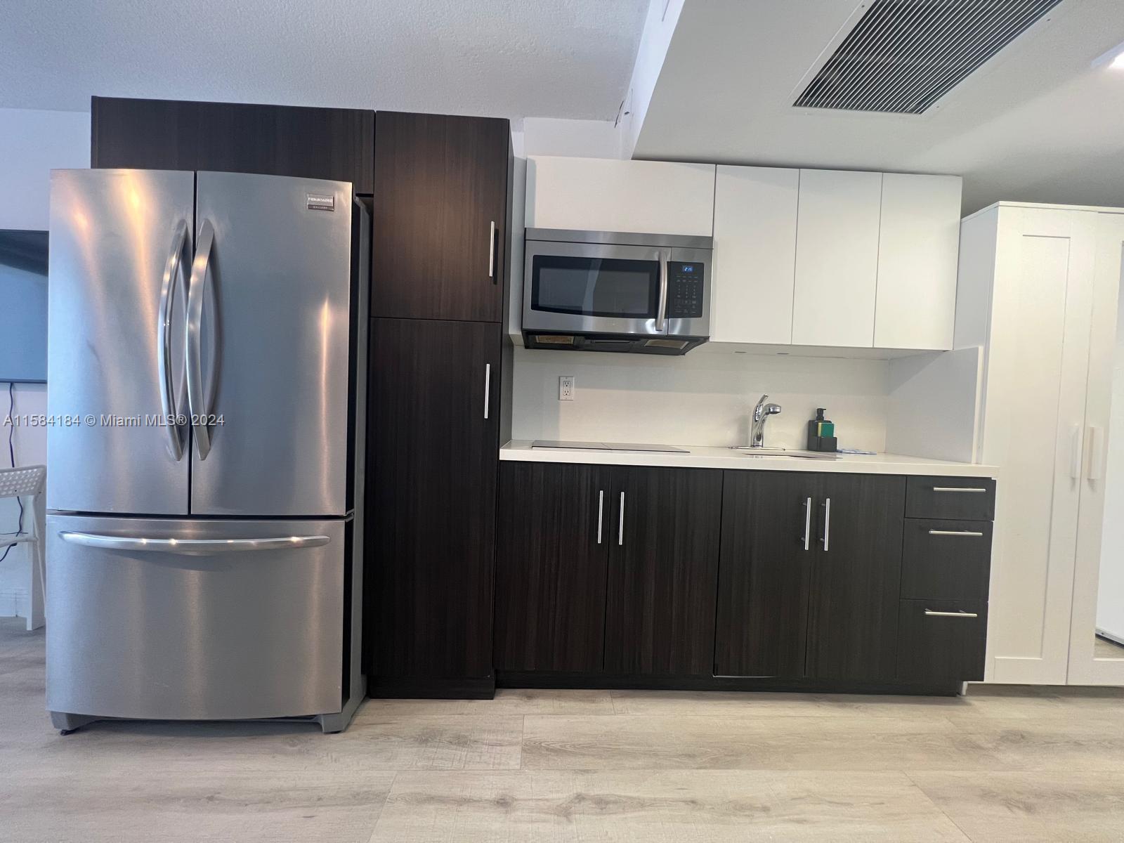 THE AVENTURA BEACH CLUB CO - Residential