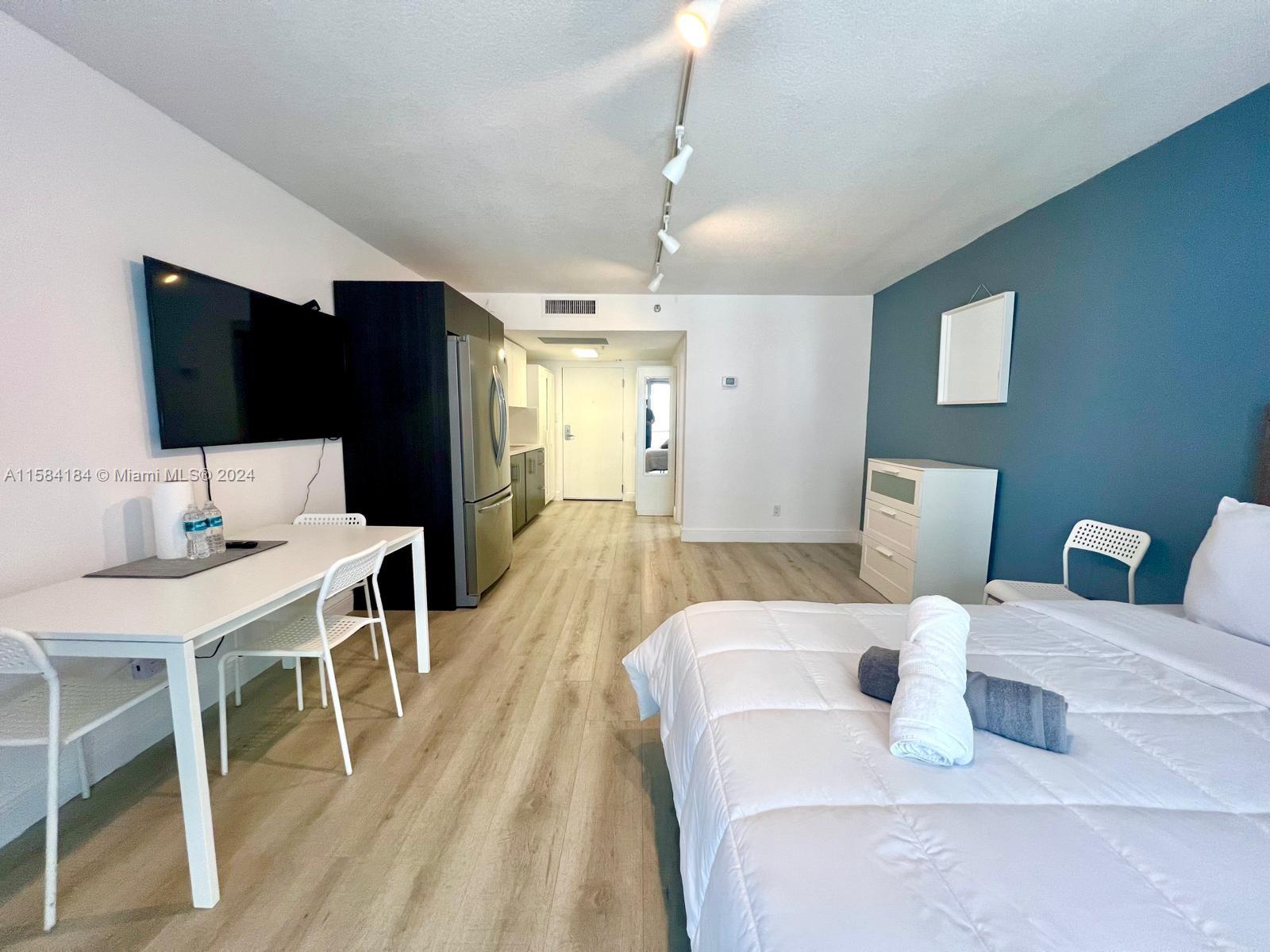 THE AVENTURA BEACH CLUB CO - Residential