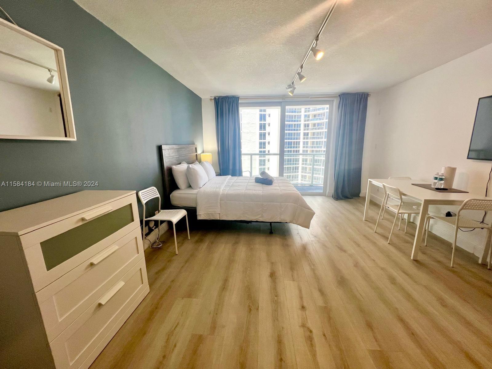 THE AVENTURA BEACH CLUB CO - Residential