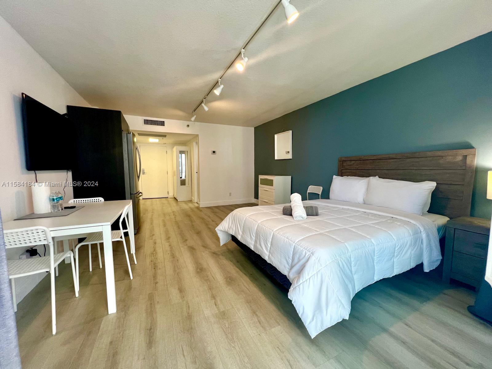 THE AVENTURA BEACH CLUB CO - Residential