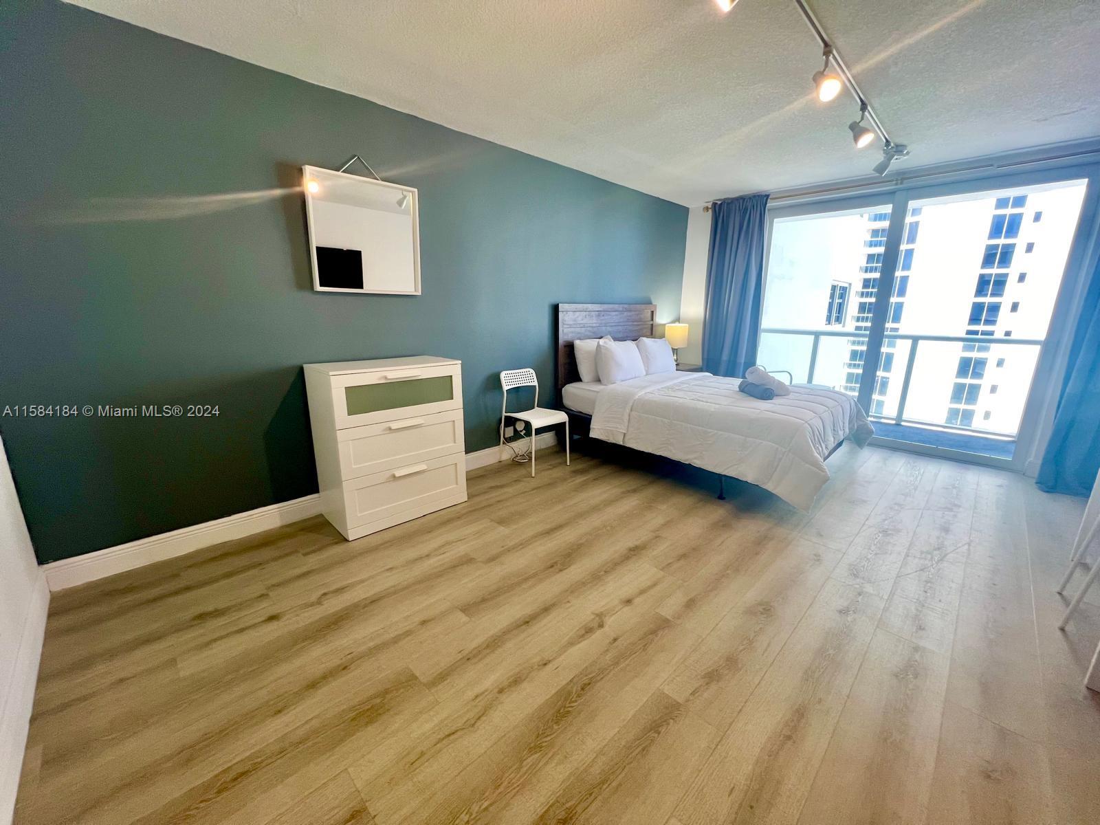 THE AVENTURA BEACH CLUB CO - Residential