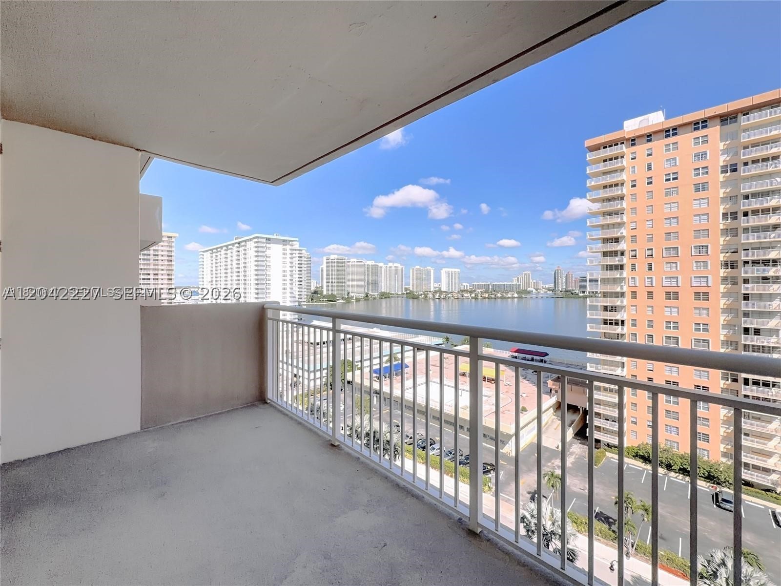 WINSTON TOWERS 100 CONDO - Residential