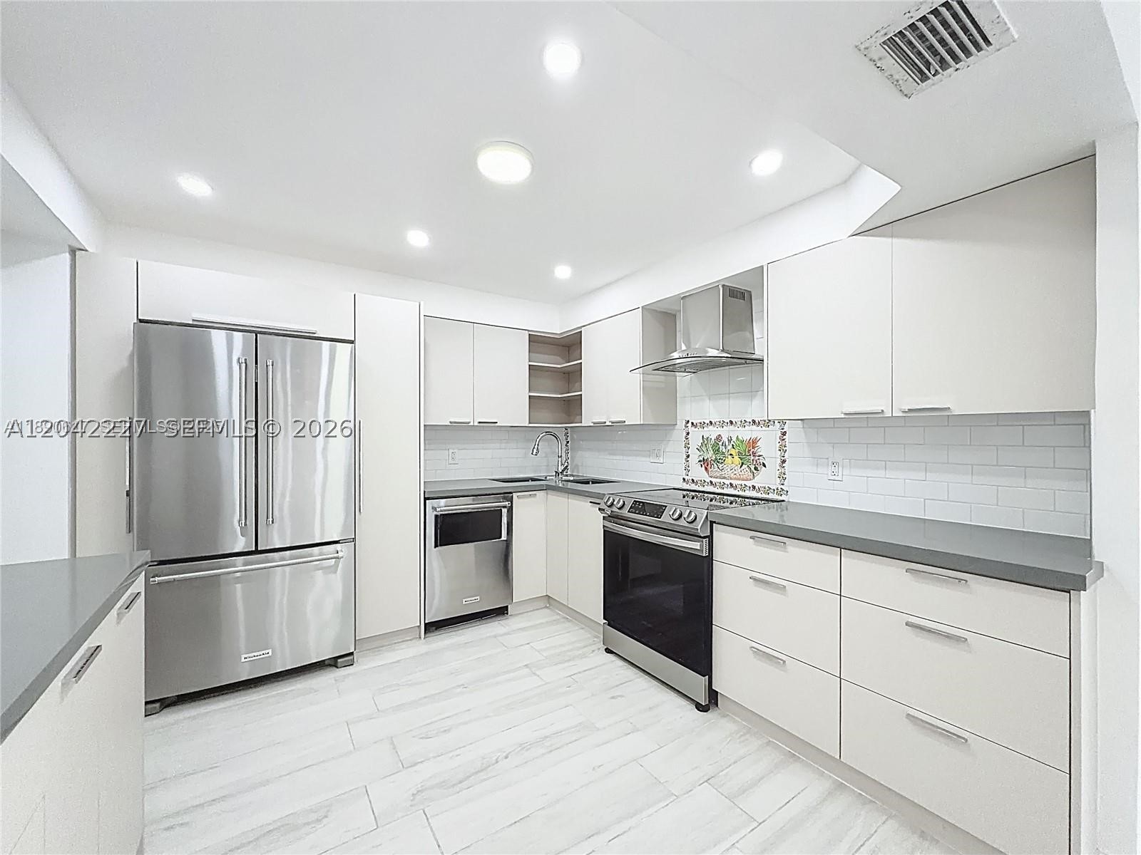 WINSTON TOWERS 100 CONDO - Residential