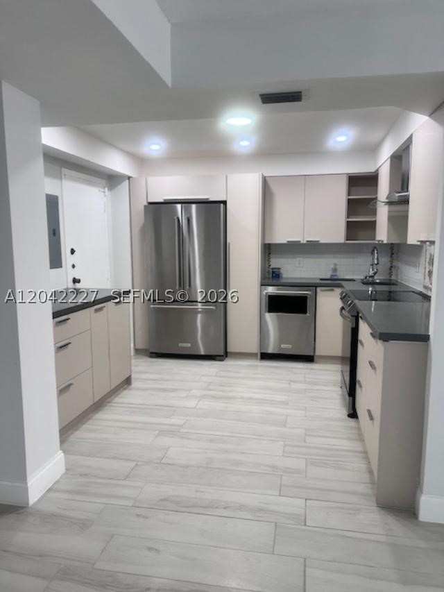 WINSTON TOWERS 100 CONDO - Residential