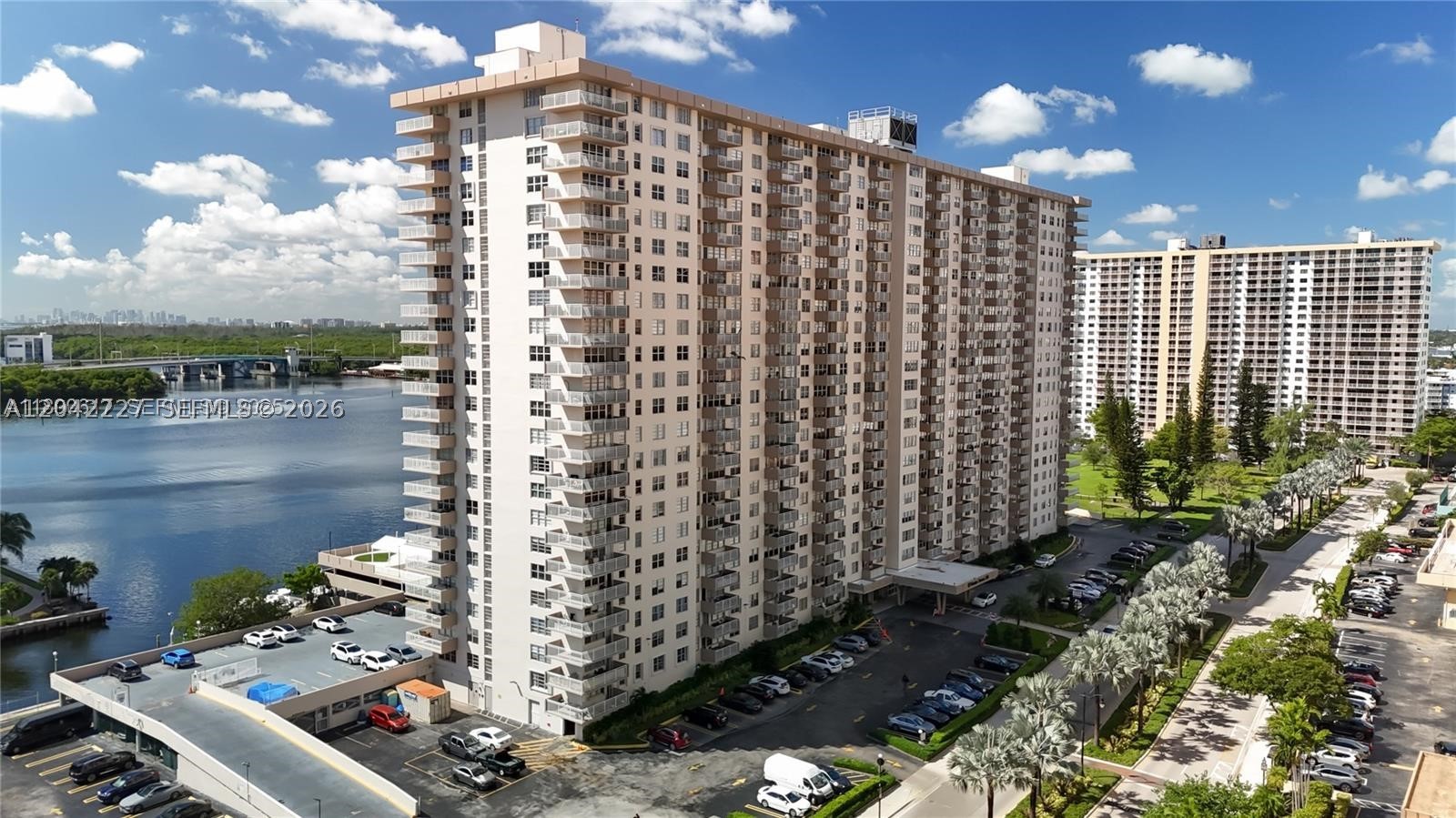WINSTON TOWERS 100 CONDO - Residential
