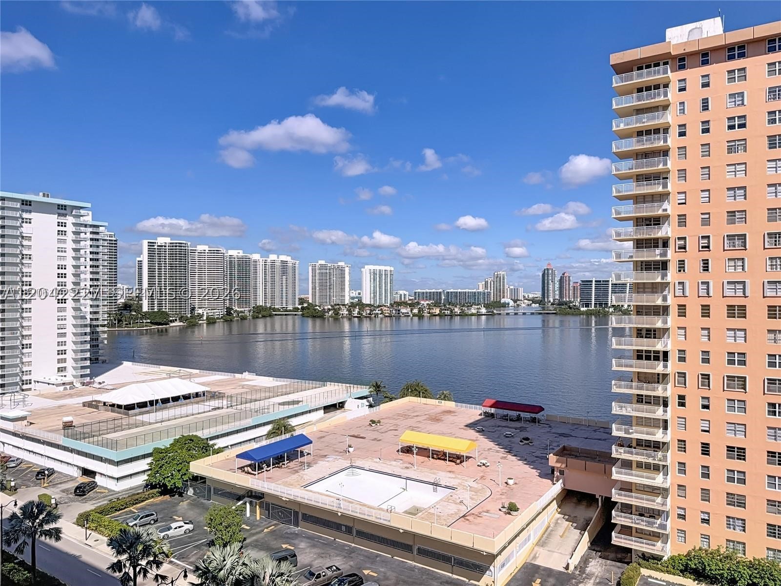 WINSTON TOWERS 100 CONDO - Residential