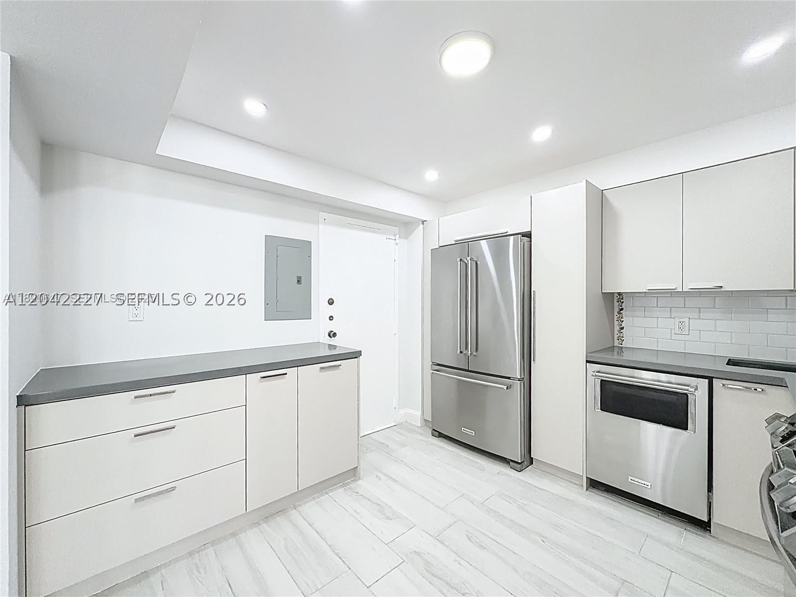 WINSTON TOWERS 100 CONDO - Residential