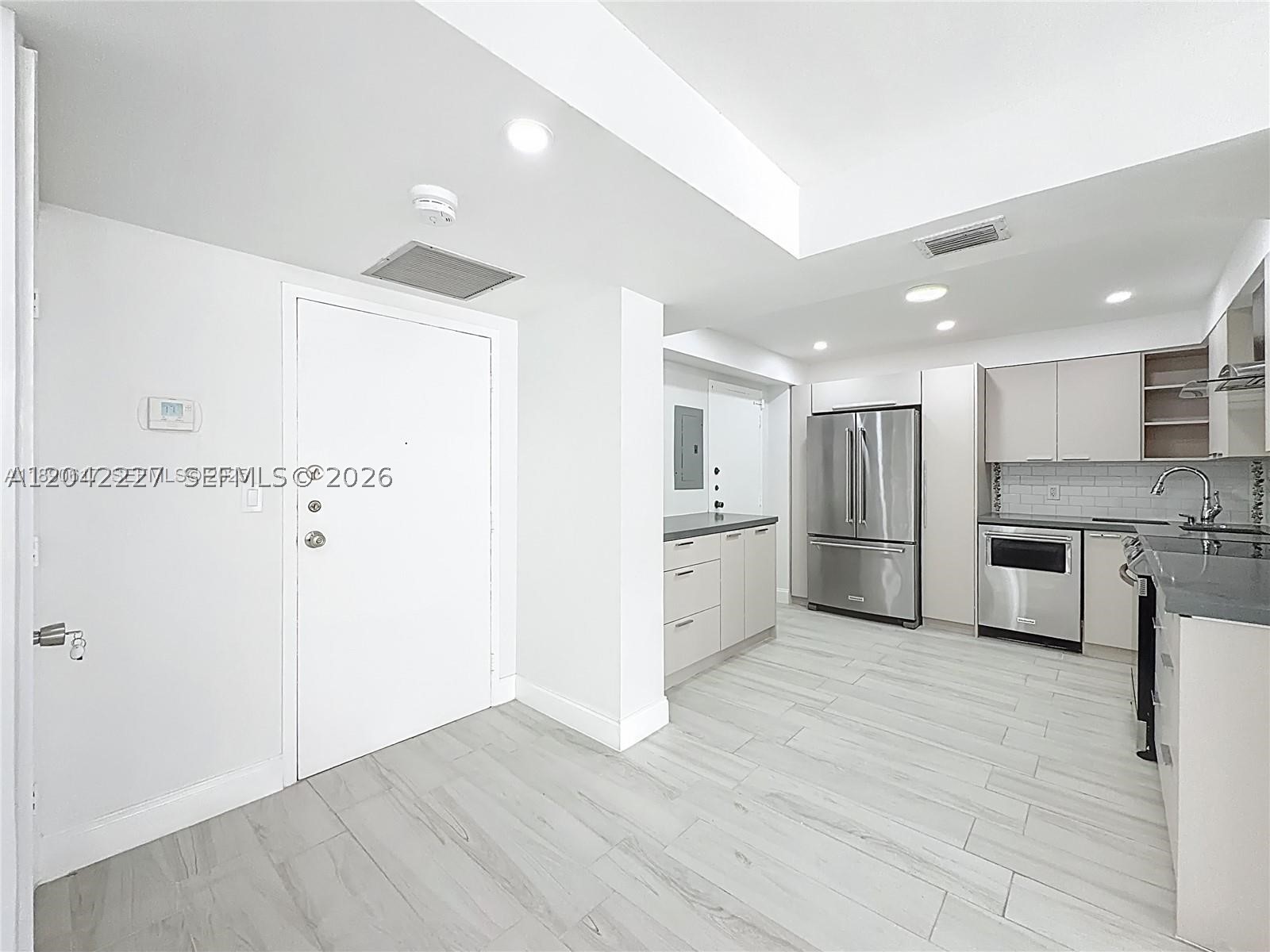 WINSTON TOWERS 100 CONDO - Residential