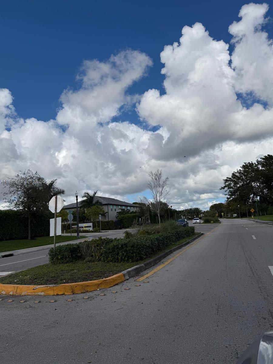 SOMERSET AT LAUDERDALE LA - Residential