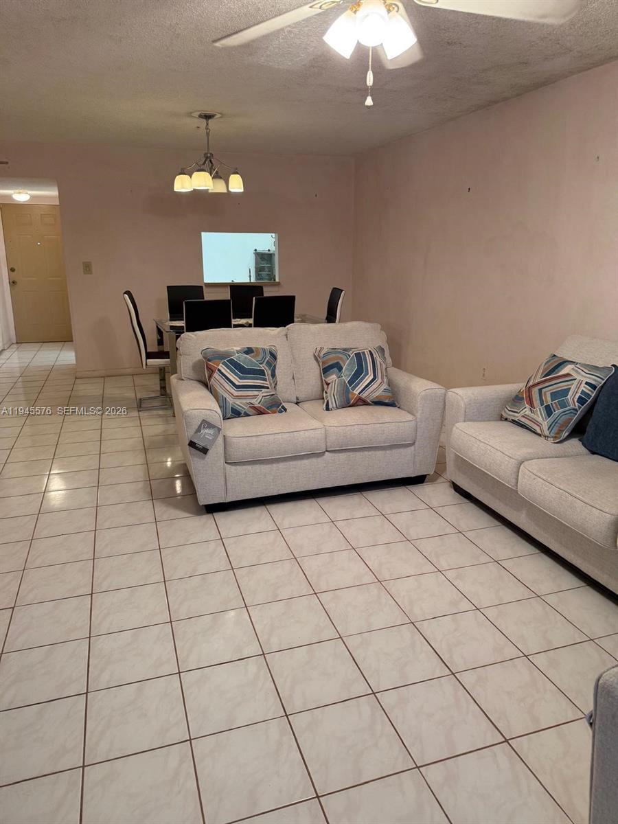 SOMERSET AT LAUDERDALE LA - Residential