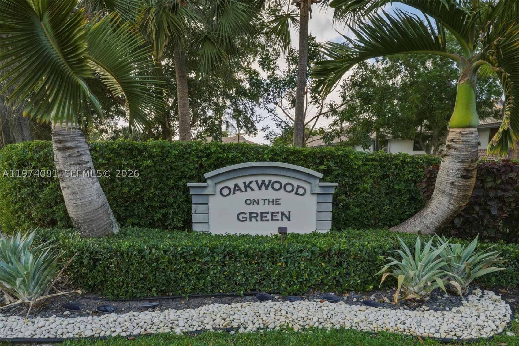 OAKWOOD ON THE GREEN COND - Residential