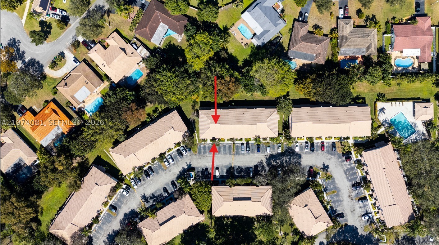 OAKWOOD ON THE GREEN COND - Residential