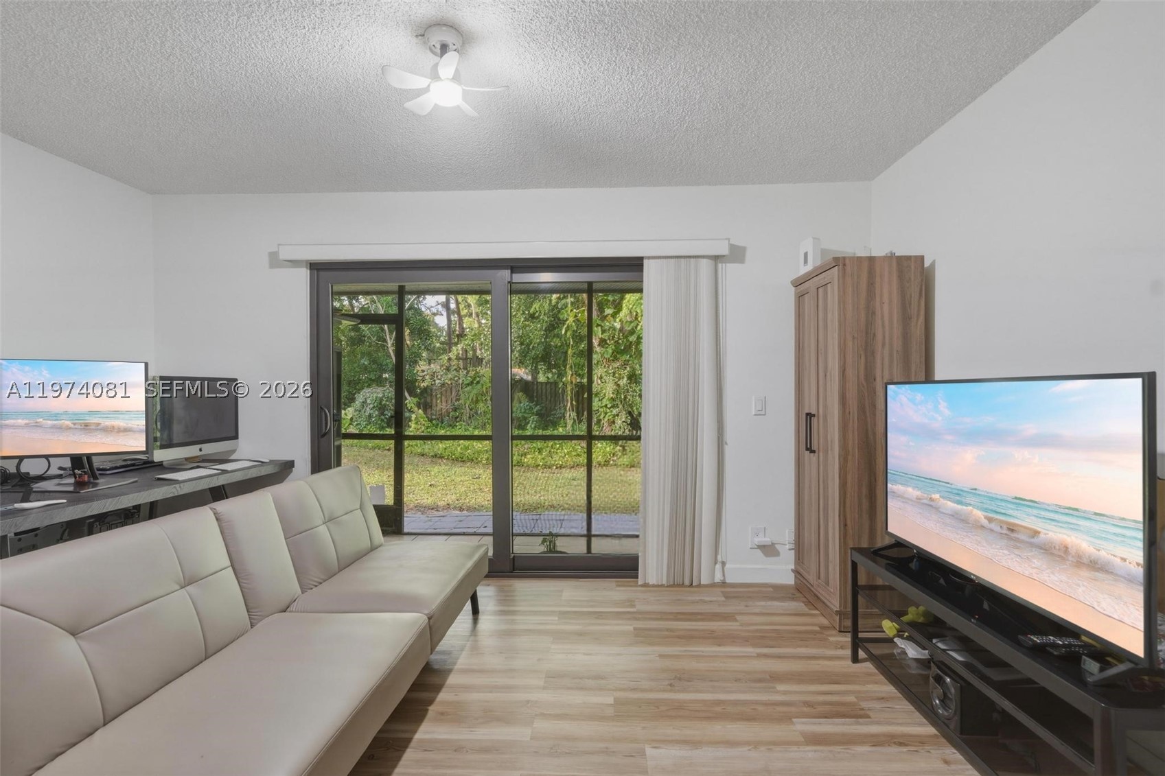 OAKWOOD ON THE GREEN COND - Residential