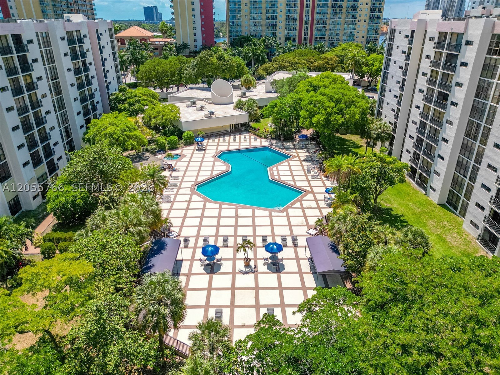 PLAZA OF AMERICAS CONDO P - Residential Lease