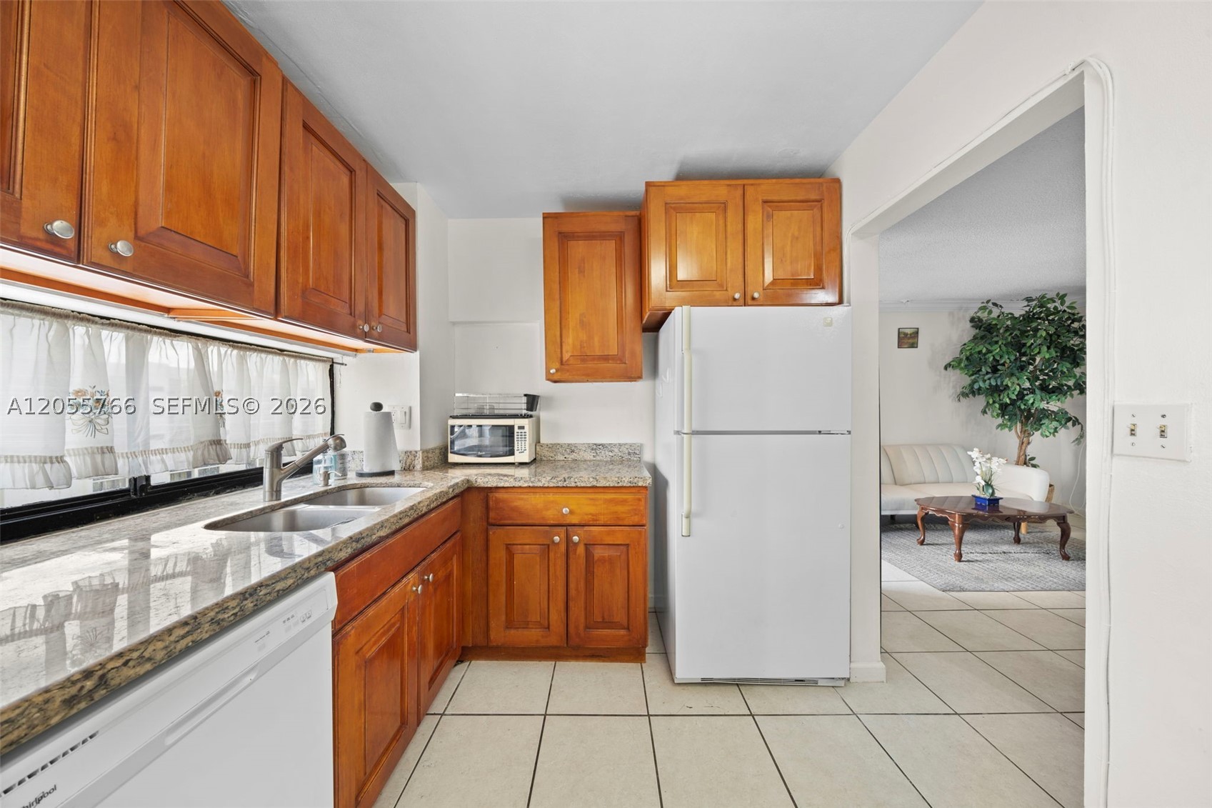 PLAZA OF AMERICAS CONDO P - Residential Lease
