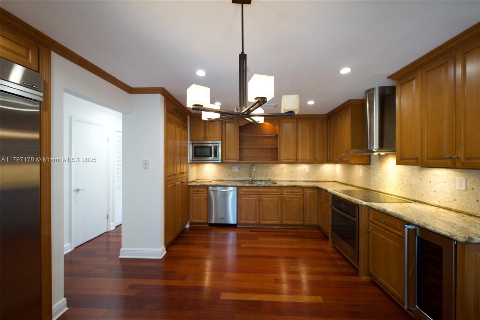ANDREW HOMES - Residential