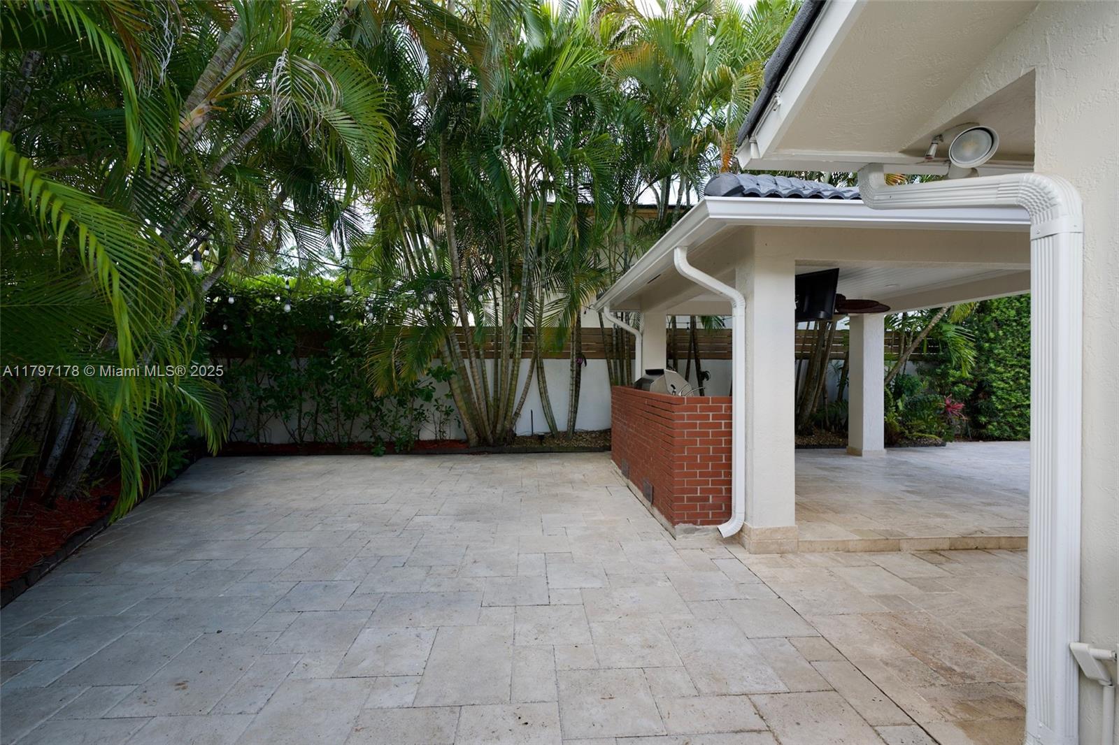 ANDREW HOMES - Residential