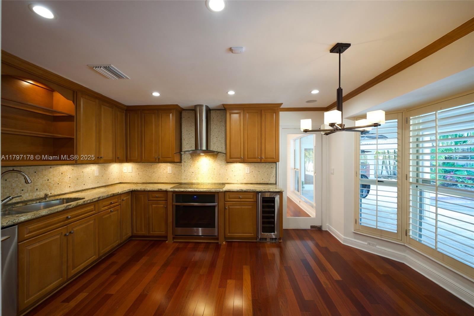 ANDREW HOMES - Residential