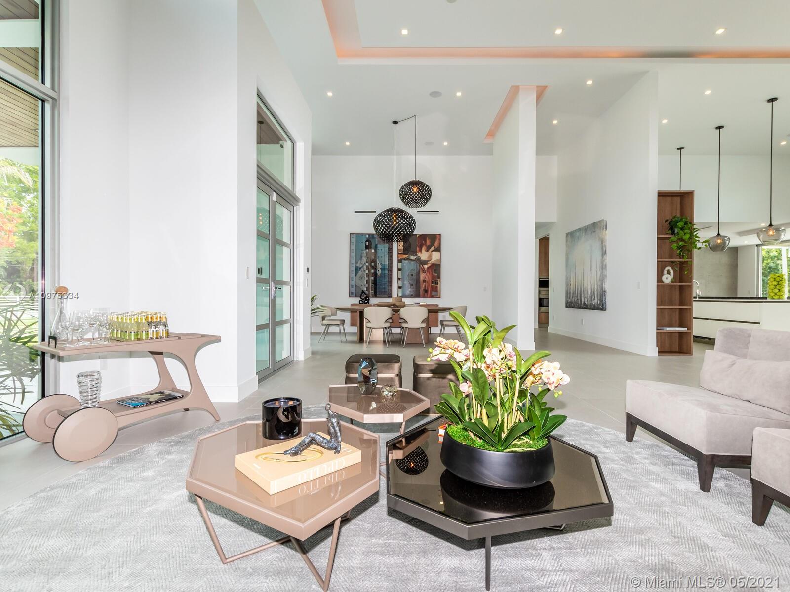 TOWN & RANCH ESTS - Residential