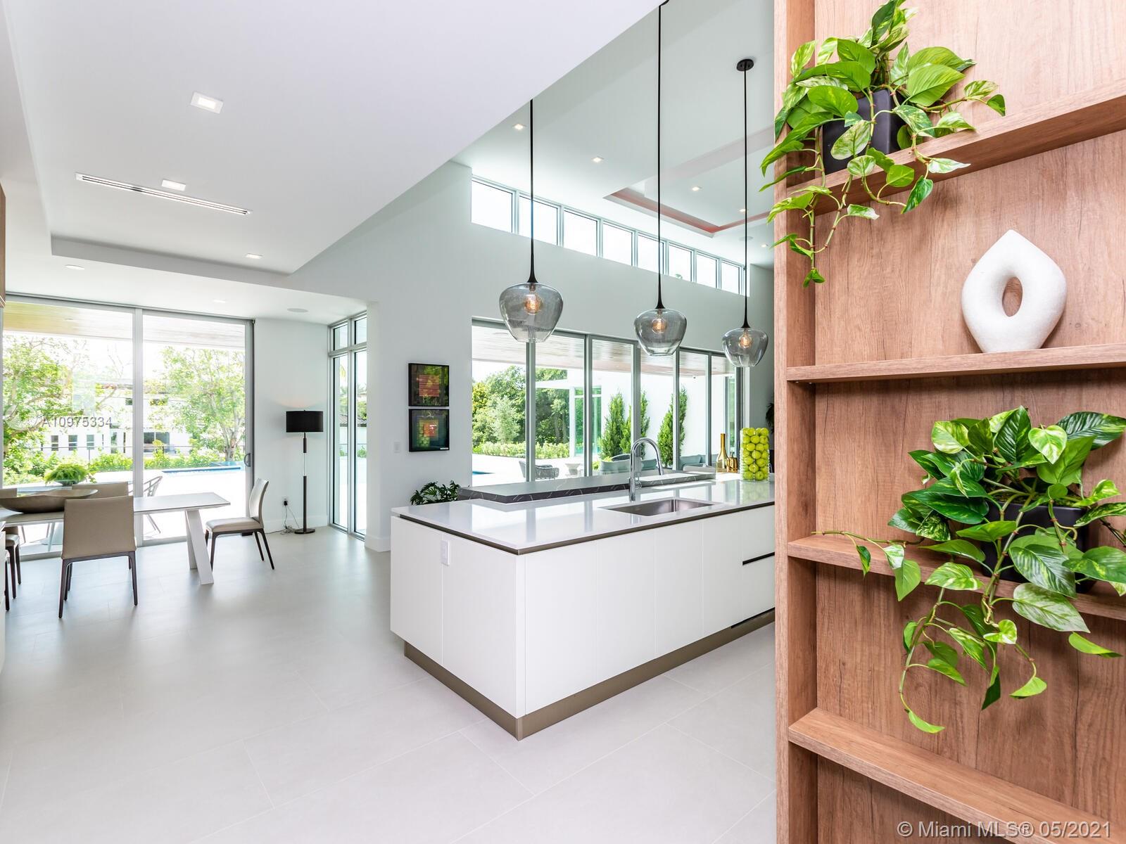 TOWN & RANCH ESTS - Residential