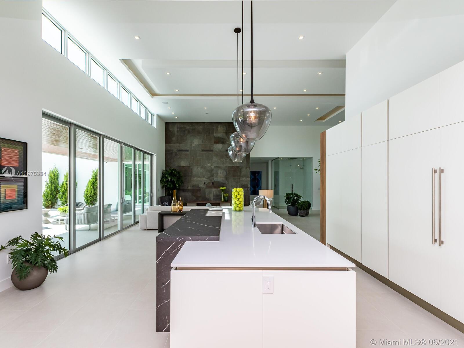 TOWN & RANCH ESTS - Residential