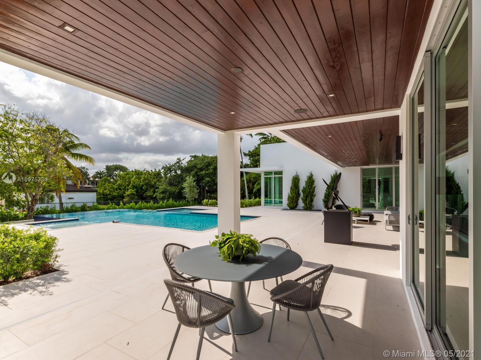 TOWN & RANCH ESTS - Residential