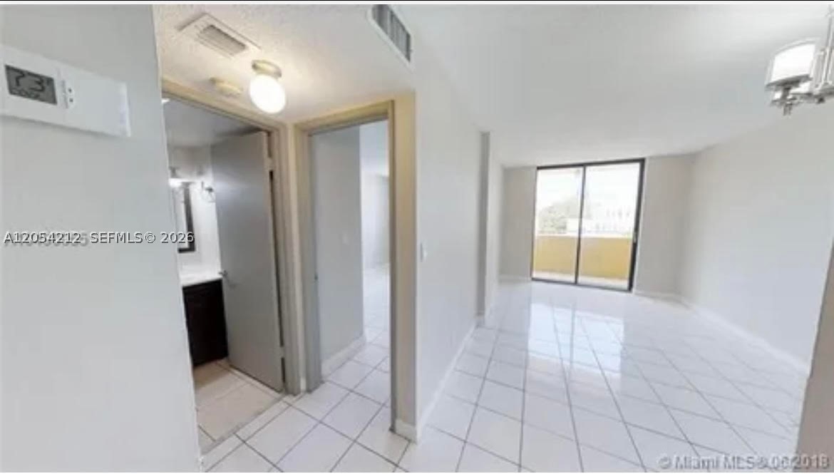 RIOPLAZA CONDOMINIUM NORT - Residential Lease