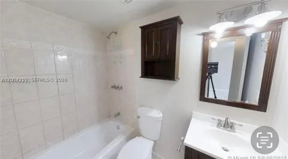 RIOPLAZA CONDOMINIUM NORT - Residential Lease