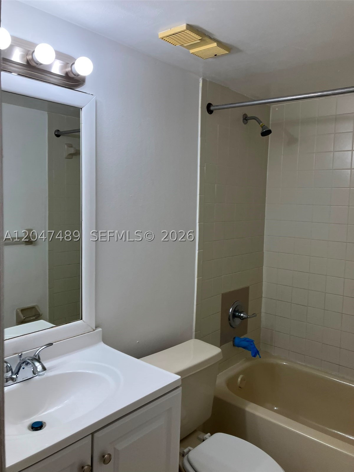 LAKE POINTE CONDOMINIUM N - Residential Lease