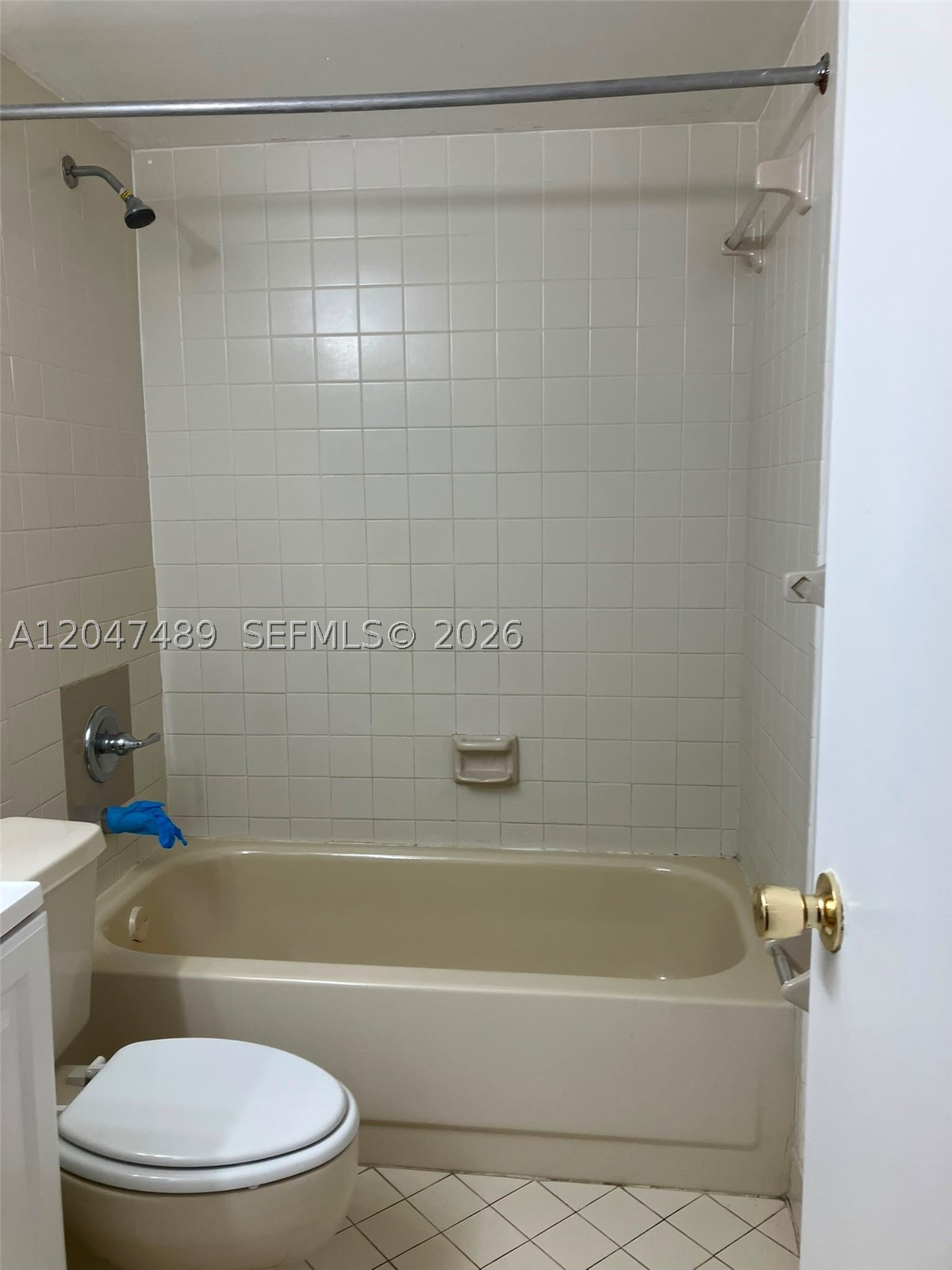 LAKE POINTE CONDOMINIUM N - Residential Lease