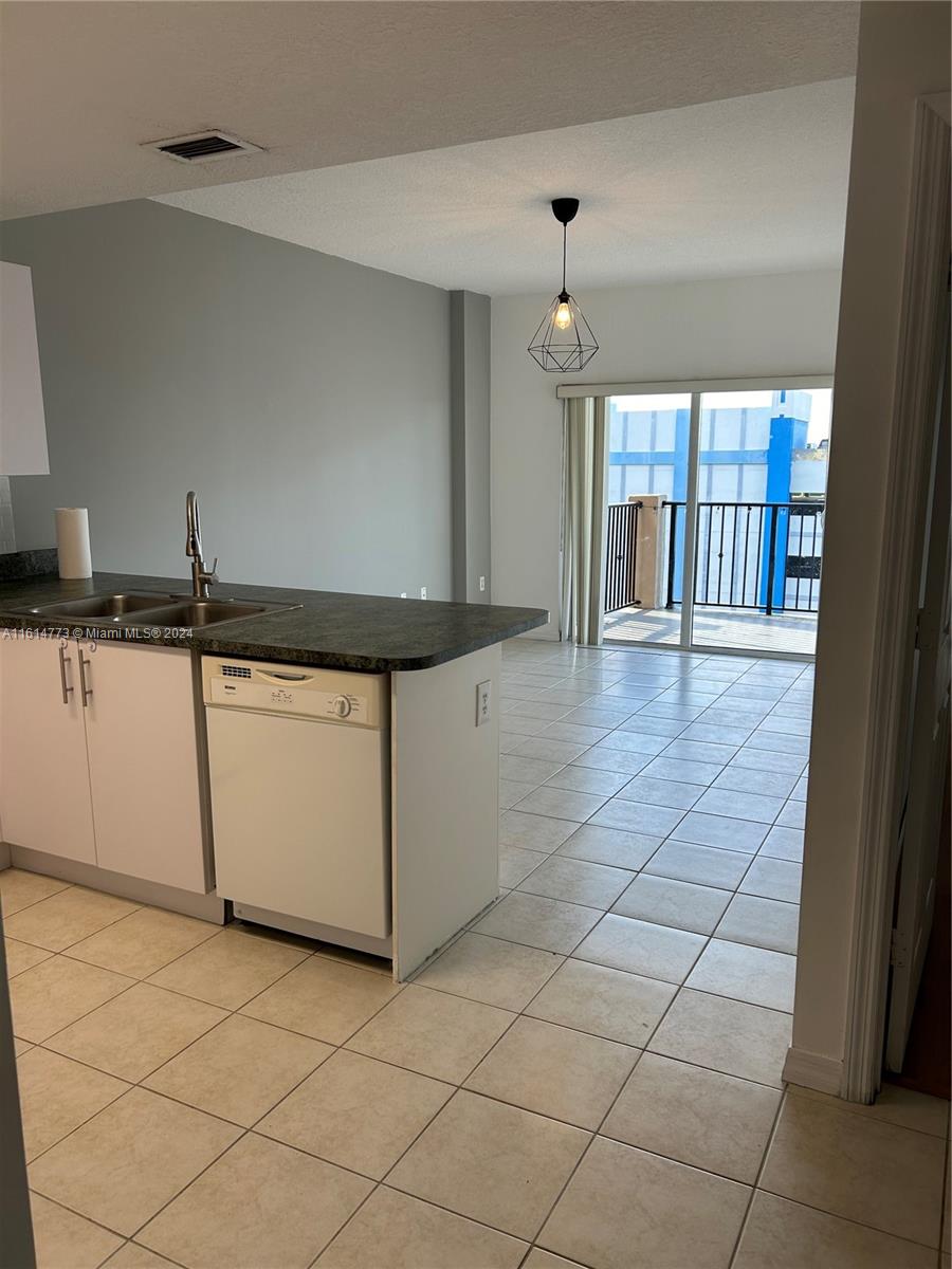 EMERALD PLAZA ON CORAL WA - Residential Lease