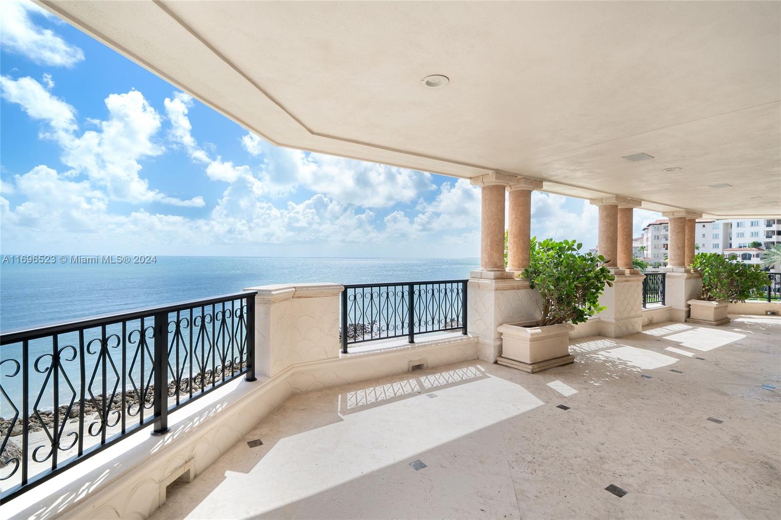 FISHER ISLAND - Residential