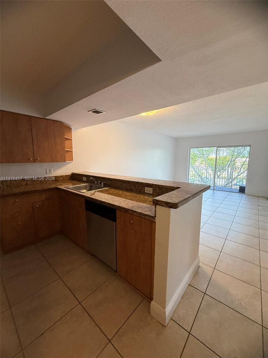 DORAL GARDENS II CONDO - Residential Lease