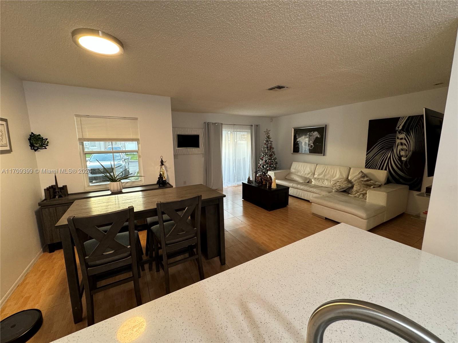 SOMERSET FOUR REPLAT - Residential Lease