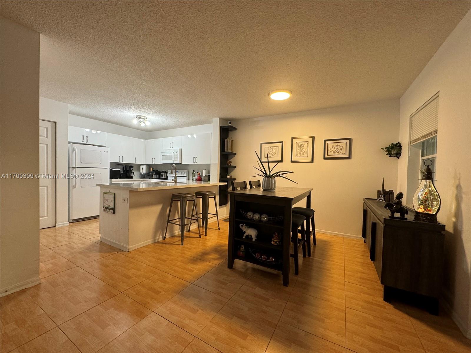 SOMERSET FOUR REPLAT - Residential Lease