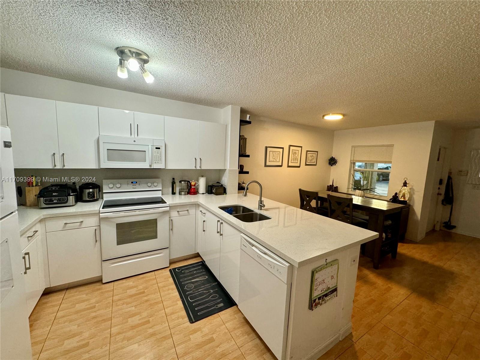 SOMERSET FOUR REPLAT - Residential Lease
