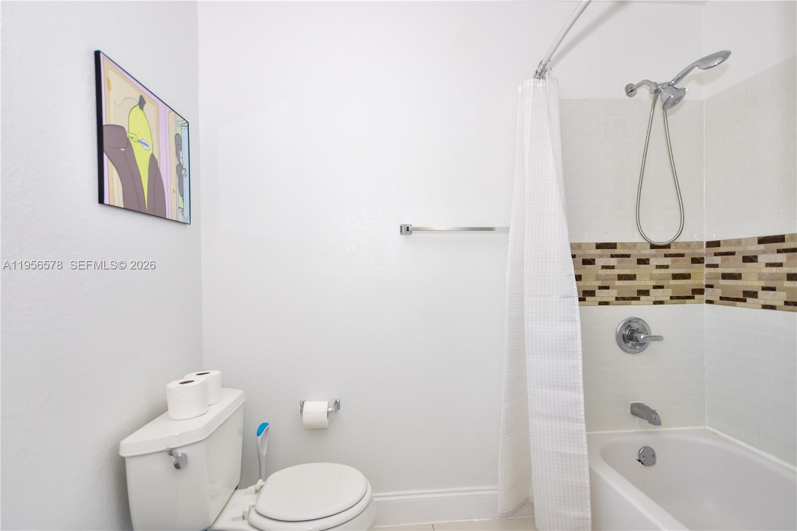 THE LOFTS AT COLLINS COND - Residential Lease